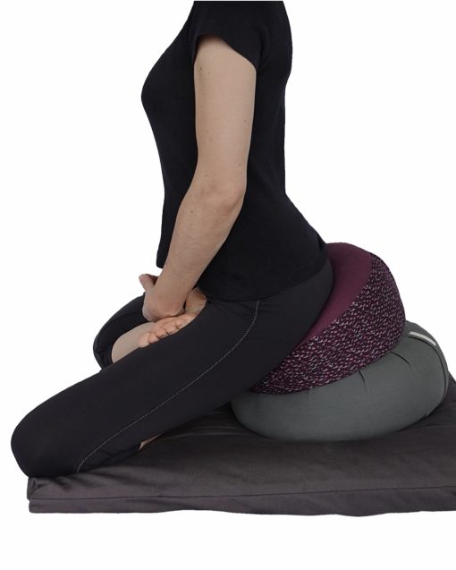 meditationshaltung sitzen kissen hohlkreuz